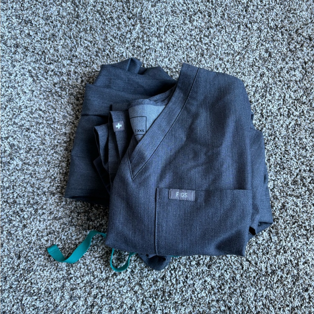 SOLD Figs scrub set XXS gray